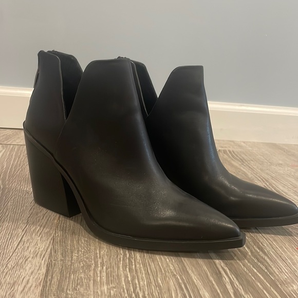 Vince Camuto Shoes - Vince Camuto Rigietta black snip toe bootie